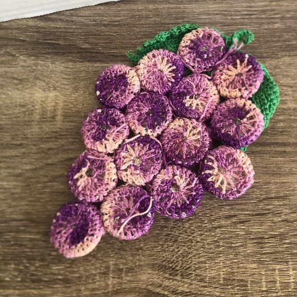 Vtg Handmade Crochet Grapes Trivet - Picture 6 of 10